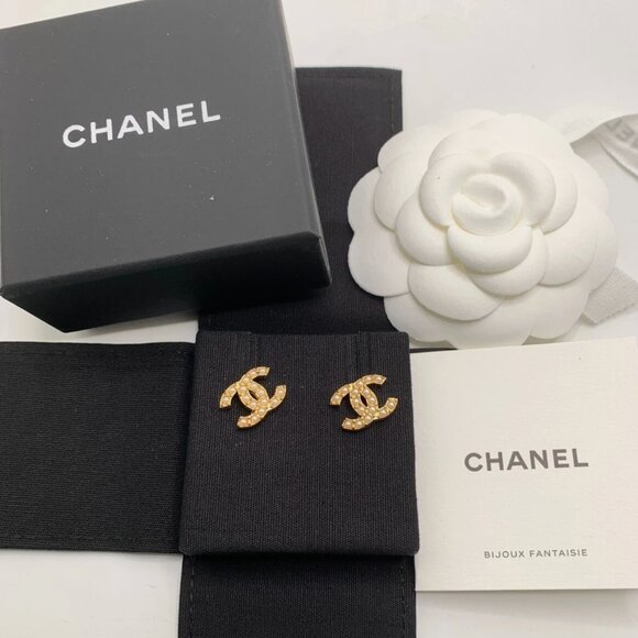 Authentic Chanel CC Earrings With Pearl Gold Hardware Brand New In Box - Picture 3 of 8